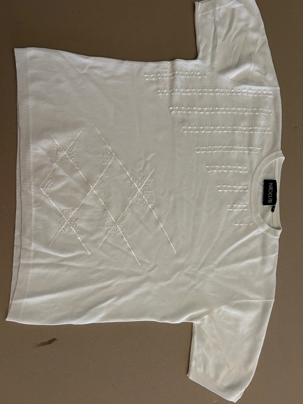 White Short-Sleeve Embellished Women's Topi 
It is like medium